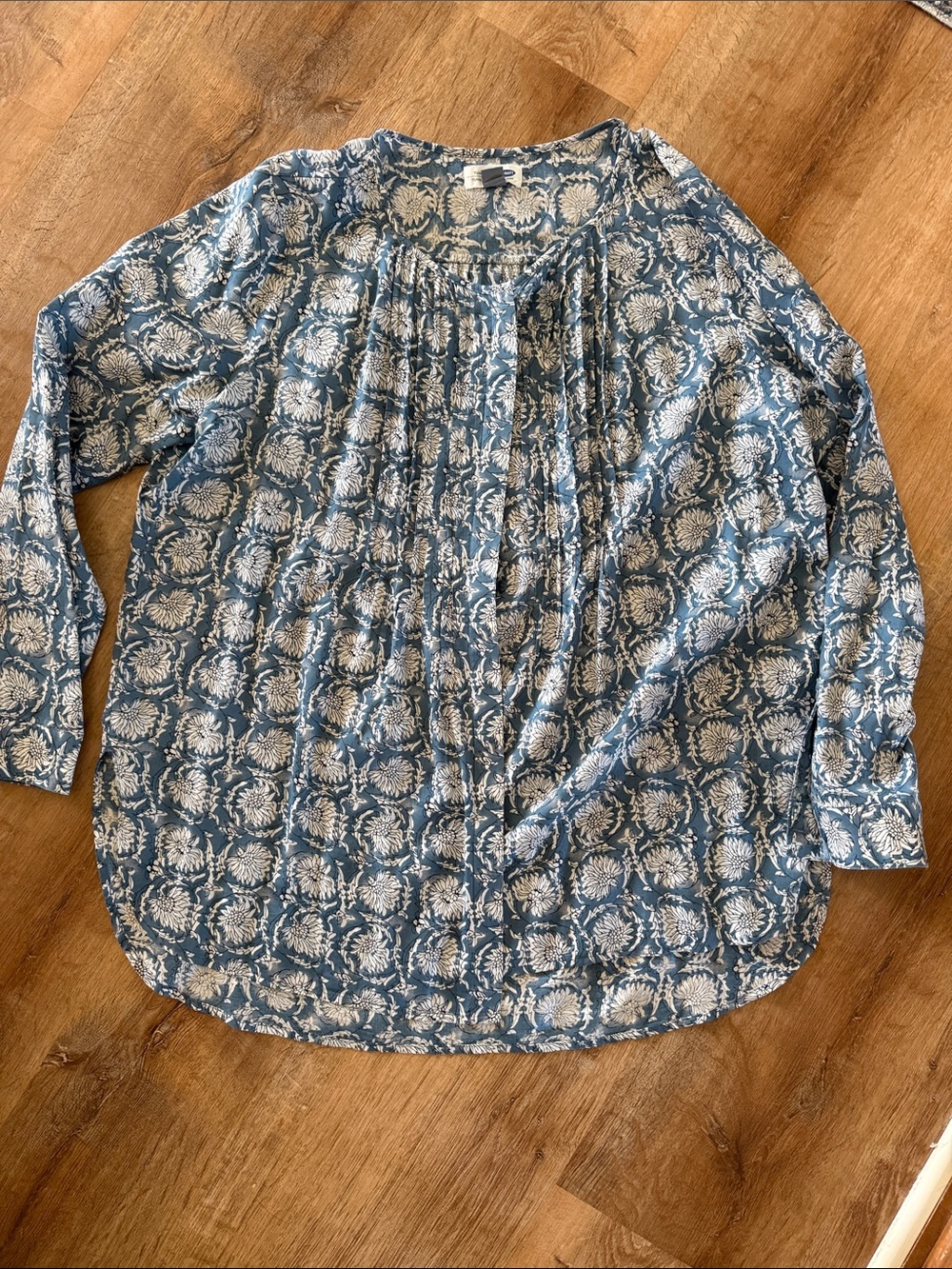 Old Navy Blue and White Floral Pintuck Peasant Blouse